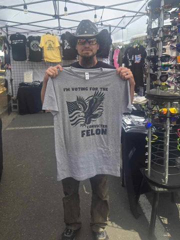 I'm voting for the convicted felon - heather grey short-sleeve unisex T-Shirt